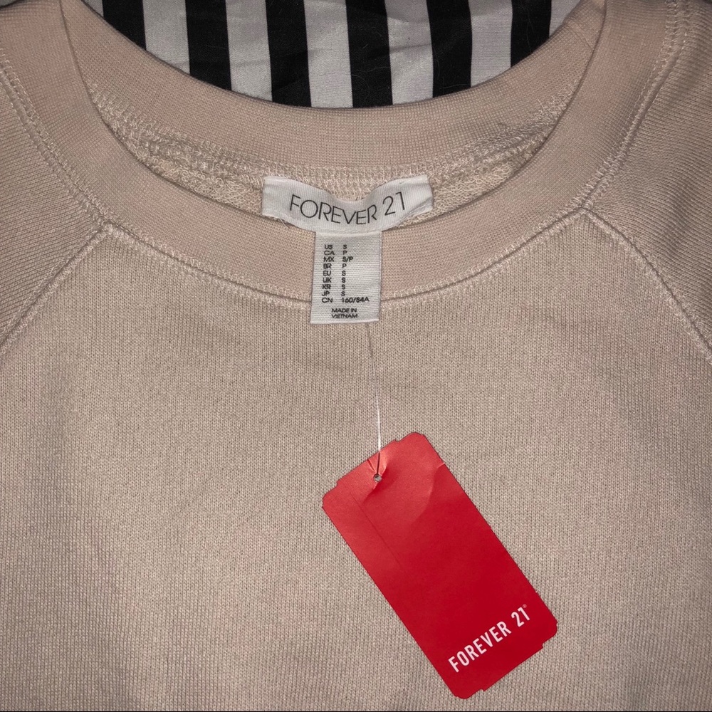 Forever 21 Beige Cropped Sweatshirt